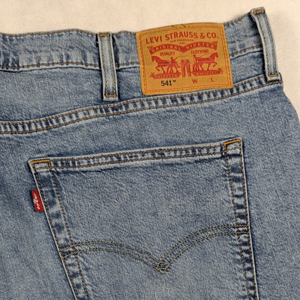 Levis 541 Athletic Taper Light Wash Blue Denim Jeans Mens 44